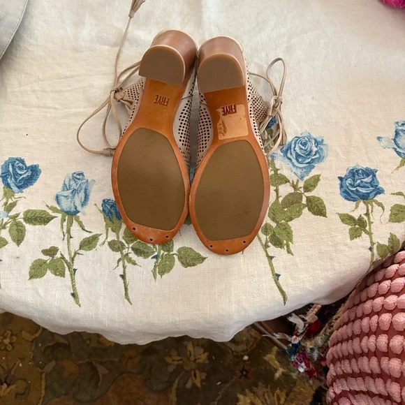 Frye Gabby Ghillie Beige Lace-Up Ankle Booties; 7.5; never worn, without box - Picture 2 of 5